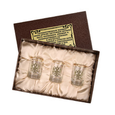 Набор из трех стопок с золотой отводкой(Герб, латунь) в картонном футляре с накладкой Государственный человек